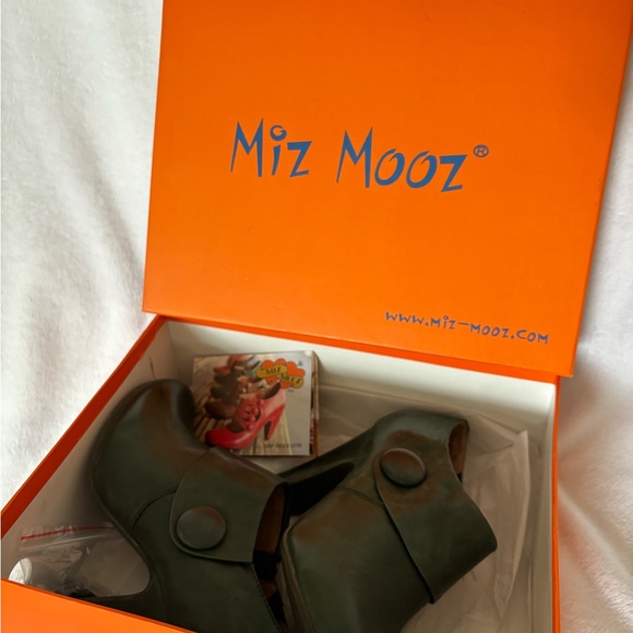 Miz Mooz women’s shoes. - Picture 7 of 7